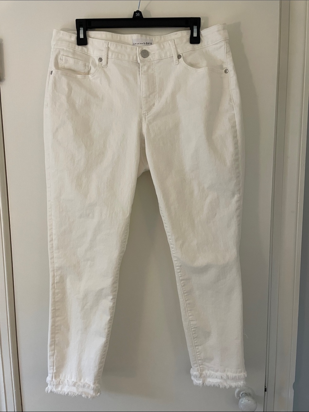 LOFT White Curvy Skinny Jeans with Frayed Hem, Size 31 (12)